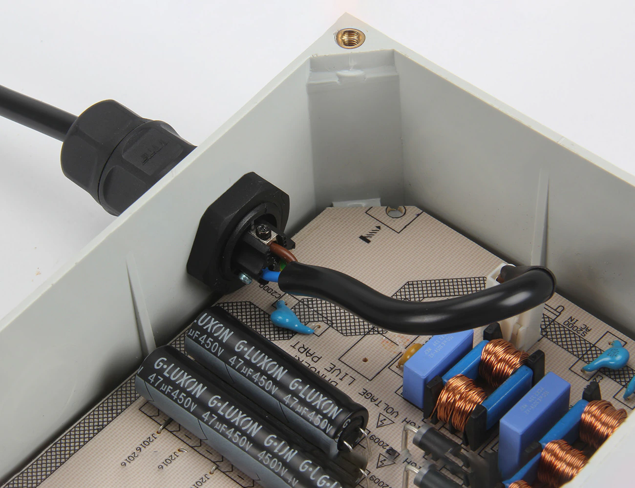 Waterproof Panel Type Connector With Screw Connection